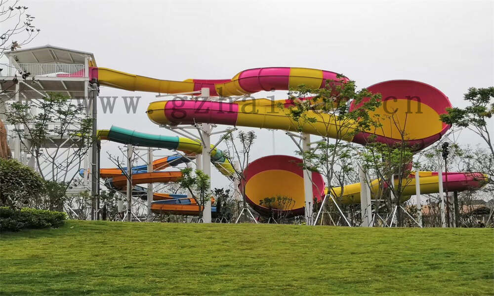 水上乐园的游客流动和排队管理如何优化？