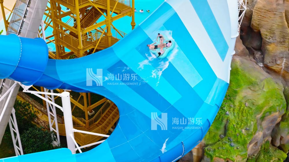双重风暴，极致竞速——星际盘旋+巨浪翻滚组合引爆水乐园刺激体验