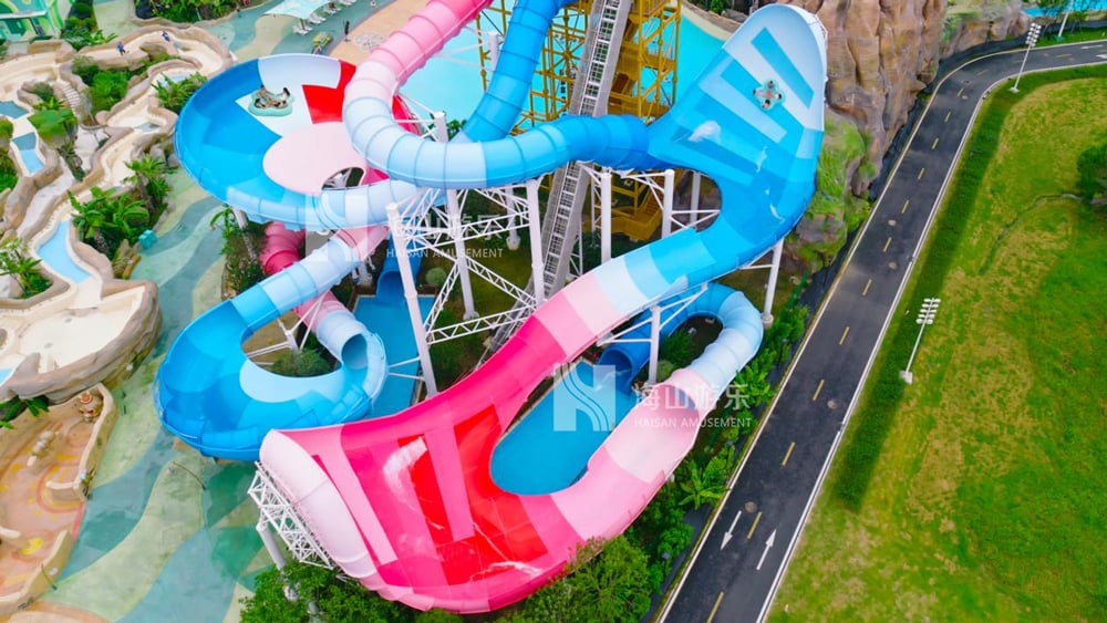 双重风暴，极致竞速——星际盘旋+巨浪翻滚组合引爆水乐园刺激体验