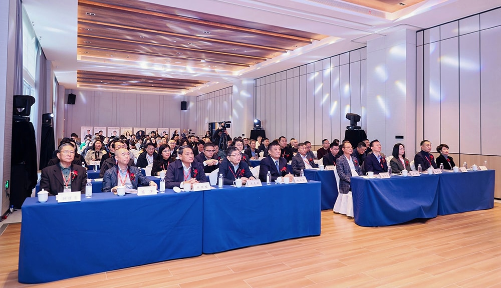 科技铸就非凡体验，专业成就行业标杆——jinnianhui今年会游乐荣膺2025金冠奖“杰出水滑道设备奖”